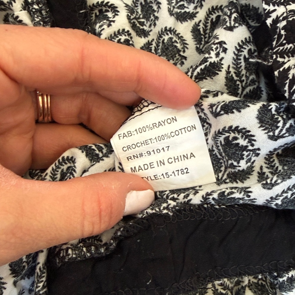 Luna Moon Peplum Tank Top Floral Black and White Size Medium Large - Picture 11 of 13